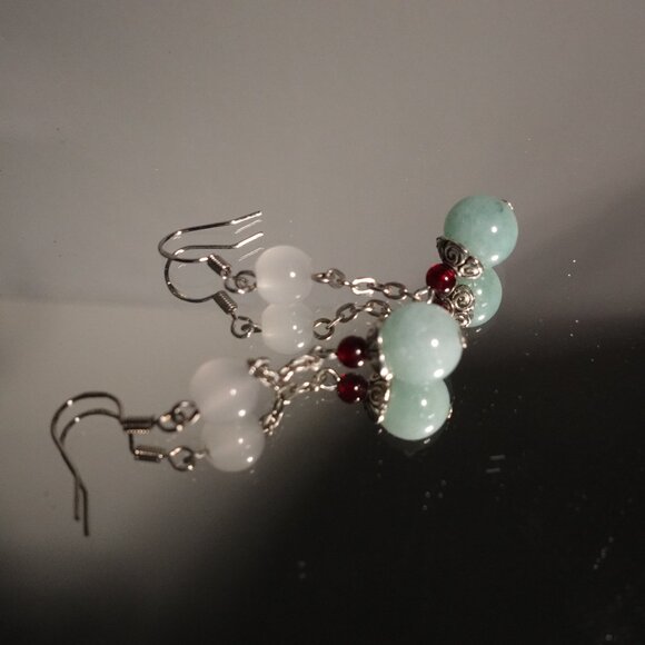 White Multistrand Necklace and Matching Natural Jade Bead Earrings Set - Picture 10 of 12